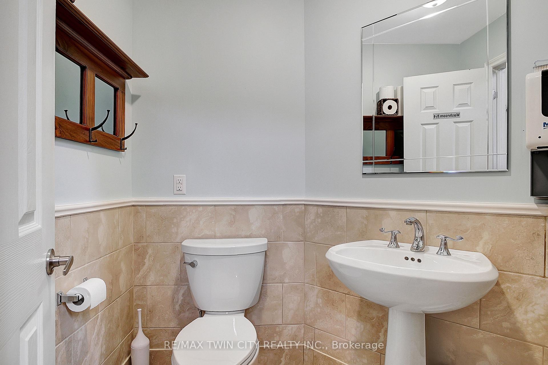 Photo 22 of 1059 Colborne Street N, Brant, Brantford Twp — HOMEH