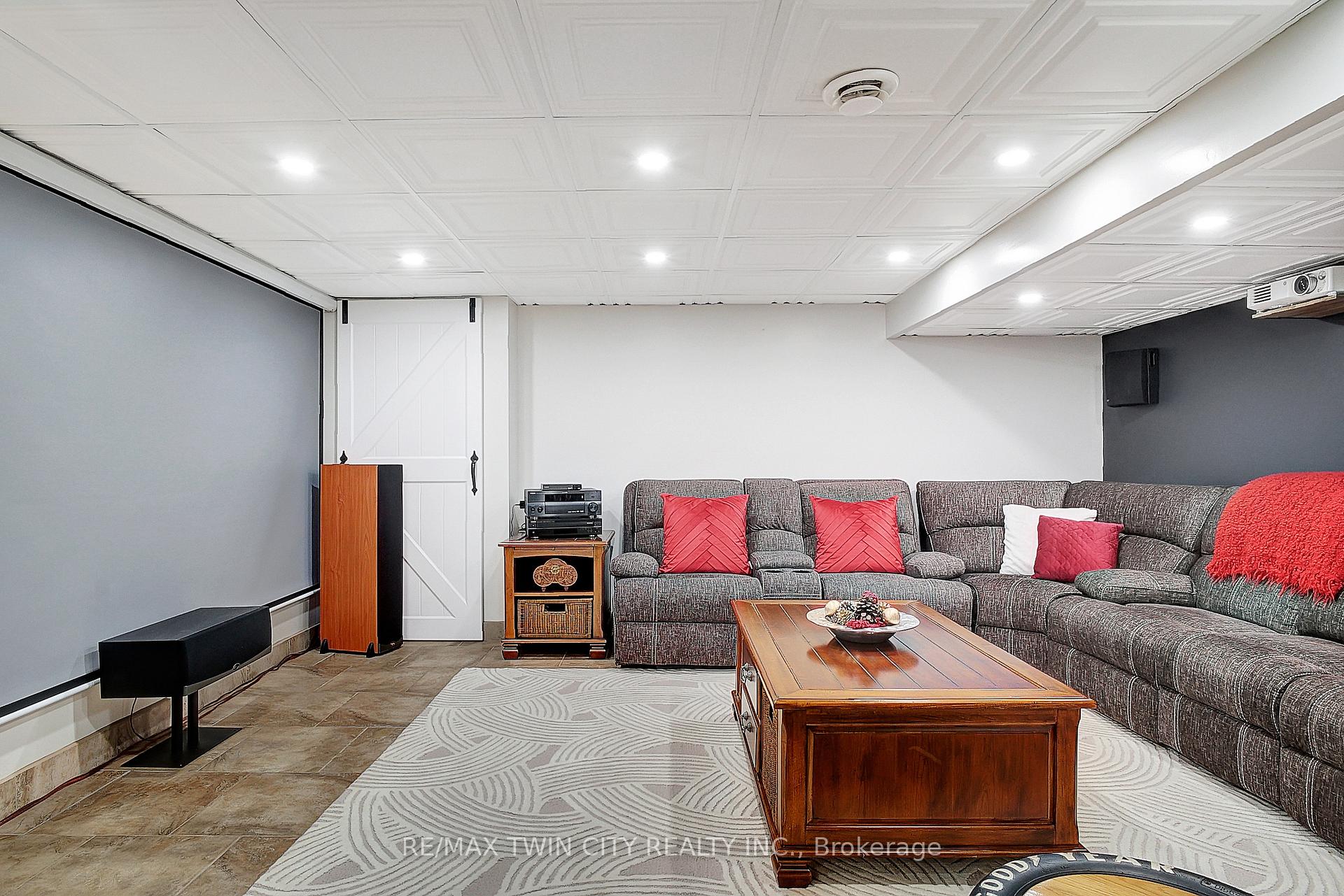 Photo 27 of 1059 Colborne Street N, Brant, Brantford Twp — HOMEH