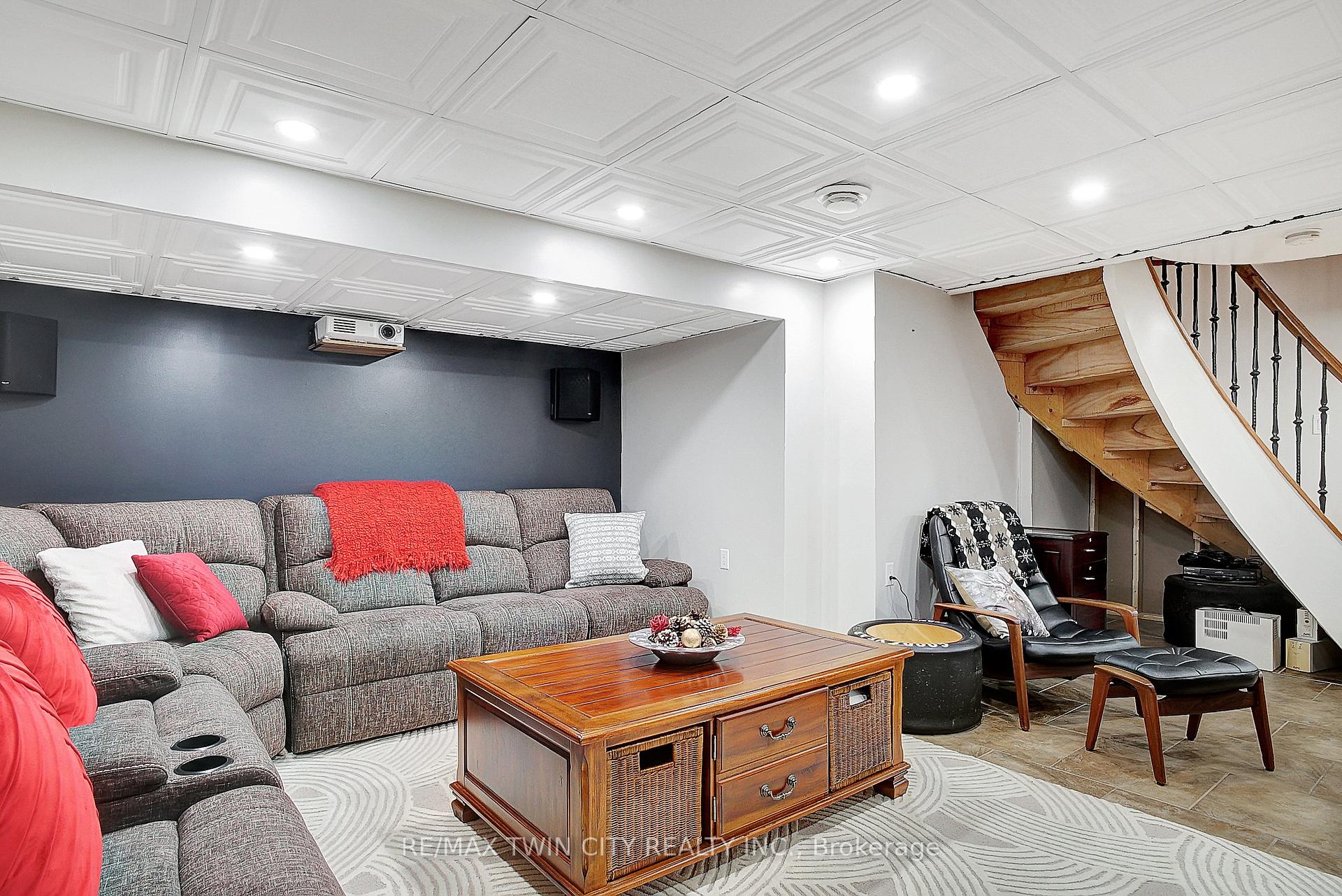 Photo 30 of 1059 Colborne Street N, Brant, Brantford Twp — HOMEH