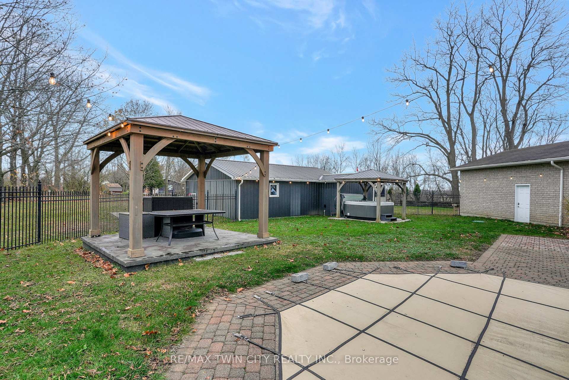 Photo 32 of 1059 Colborne Street N, Brant, Brantford Twp — HOMEH