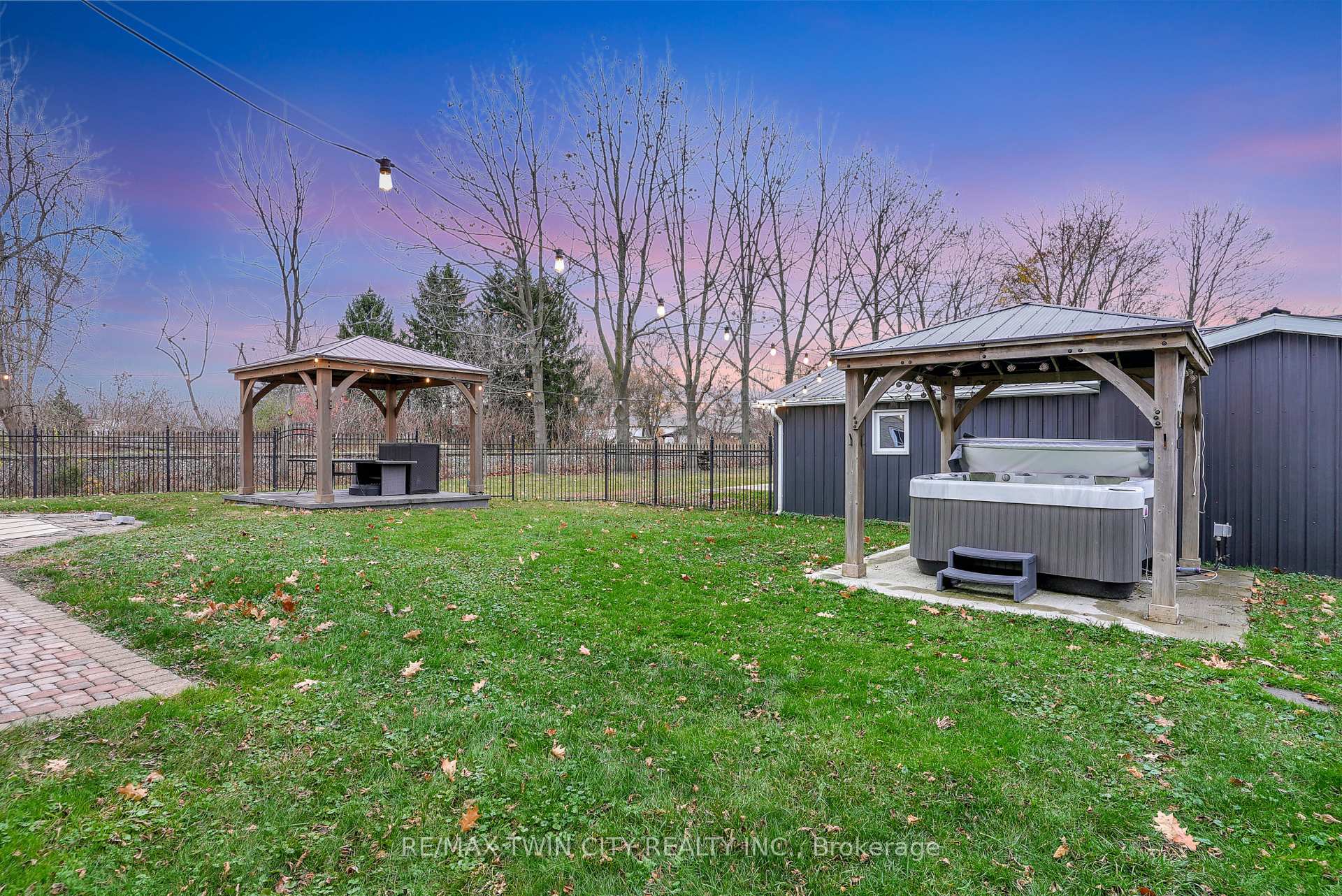Photo 40 of 1059 Colborne Street N, Brant, Brantford Twp — HOMEH
