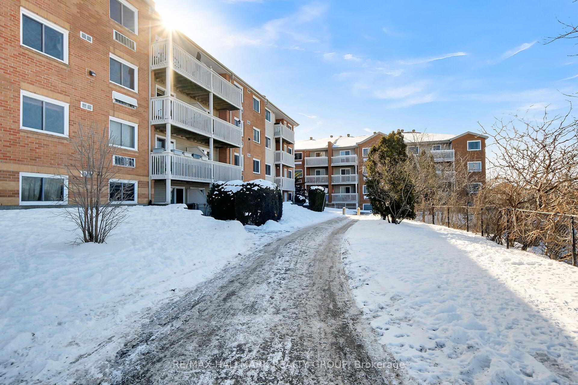 Photo 2 of Unit 112, 345 Centrum Boulevard, Ottawa, Bilberry Creek/Queenswood Heights — HOMEH