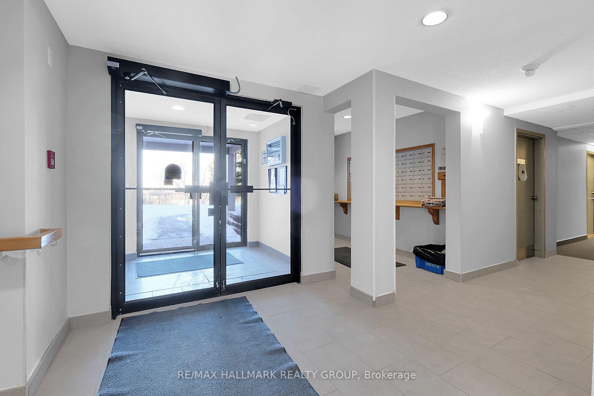 Photo 4 of Unit 112, 345 Centrum Boulevard, Ottawa, Bilberry Creek/Queenswood Heights — HOMEH