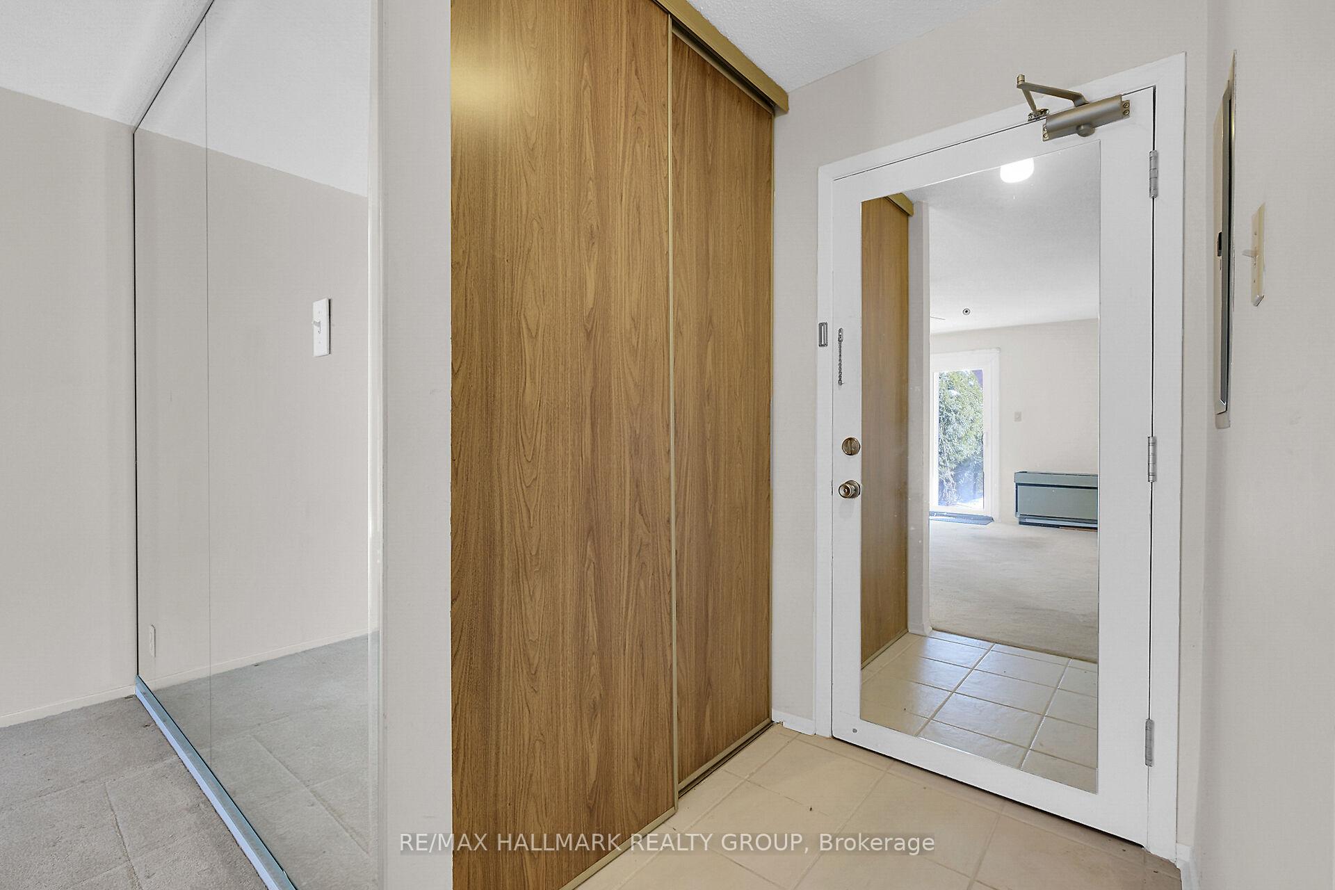 Photo 8 of Unit 112, 345 Centrum Boulevard, Ottawa, Bilberry Creek/Queenswood Heights — HOMEH