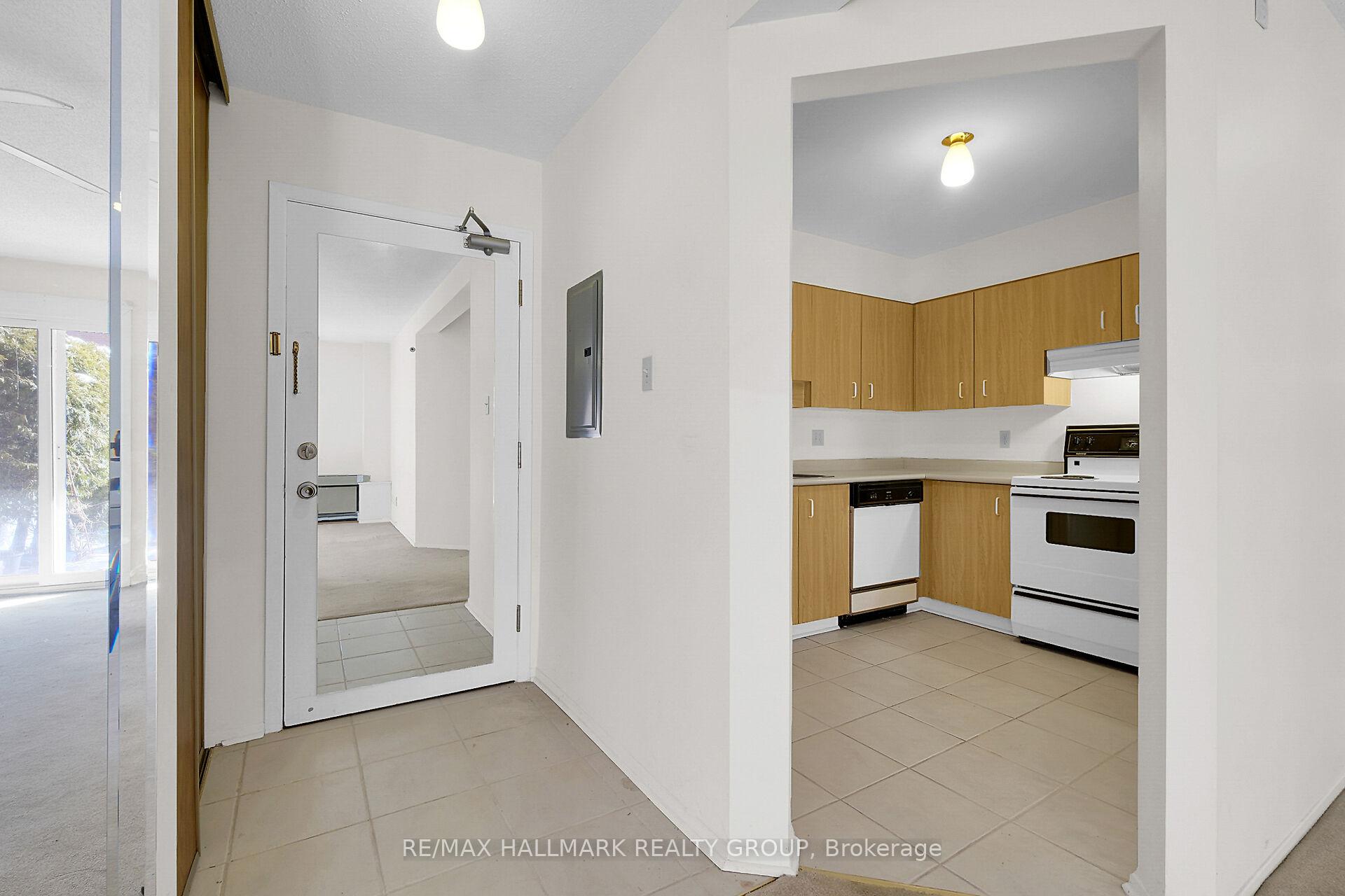 Photo 14 of Unit 112, 345 Centrum Boulevard, Ottawa, Bilberry Creek/Queenswood Heights — HOMEH