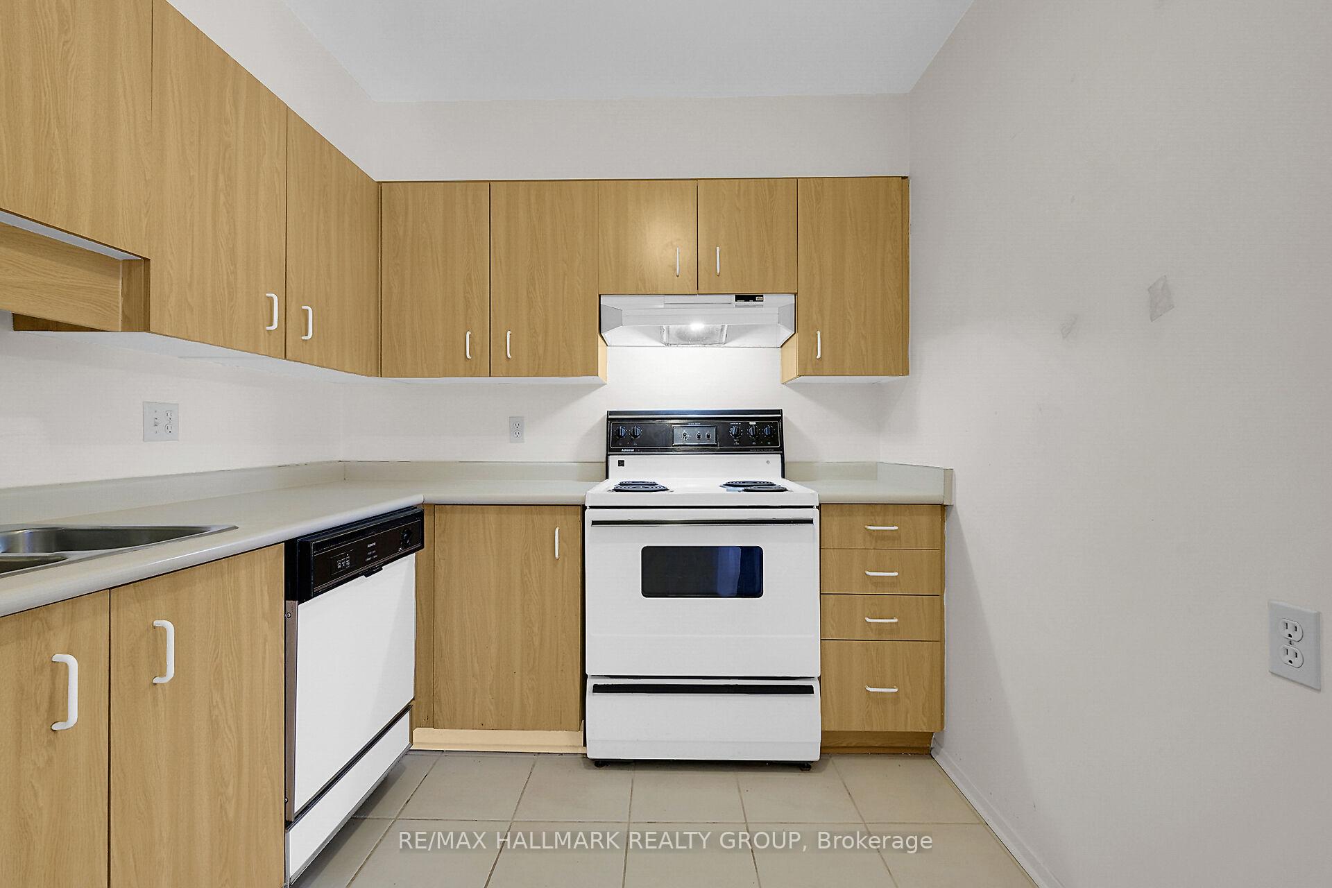 Photo 17 of Unit 112, 345 Centrum Boulevard, Ottawa, Bilberry Creek/Queenswood Heights — HOMEH
