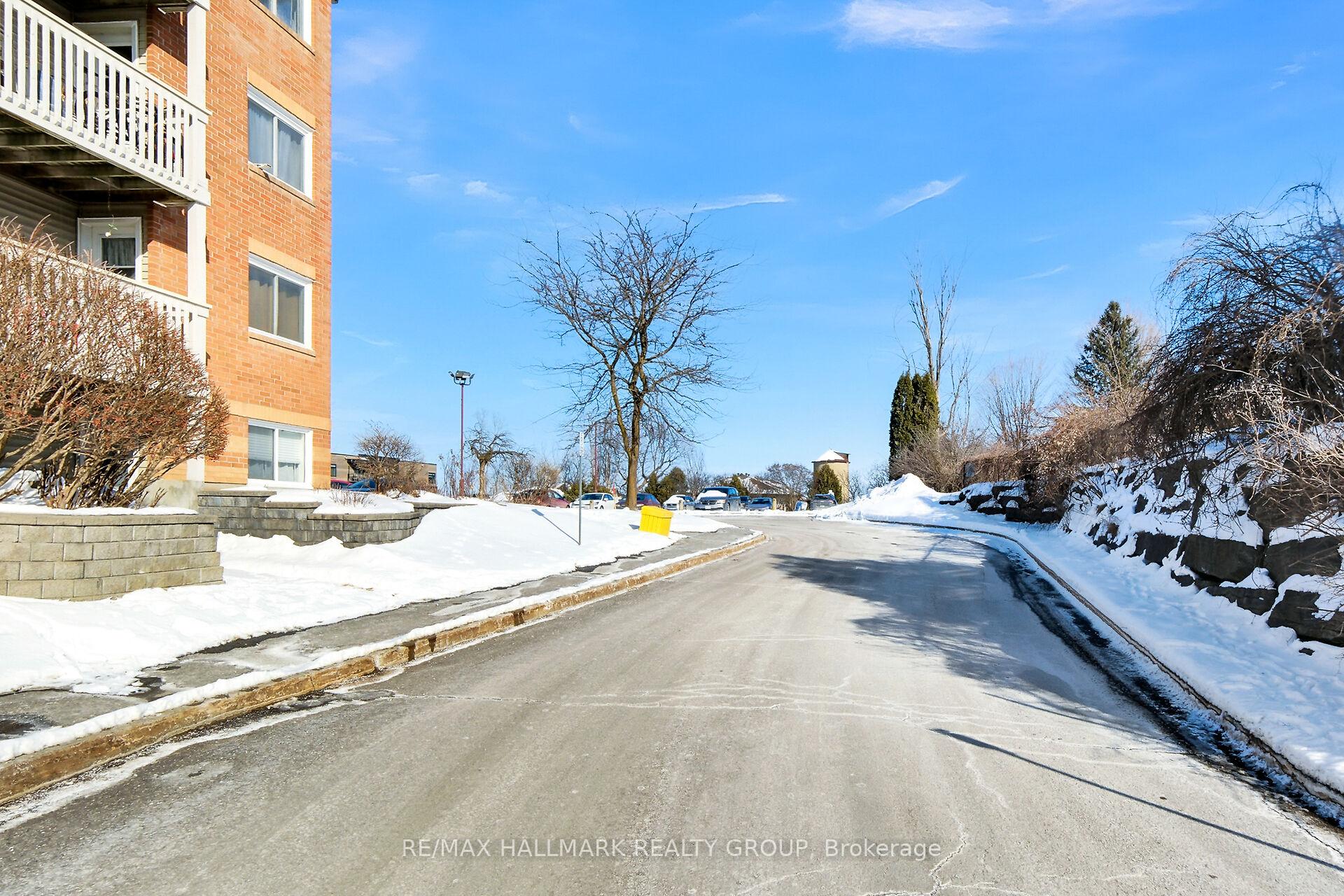 Photo 37 of Unit 112, 345 Centrum Boulevard, Ottawa, Bilberry Creek/Queenswood Heights — HOMEH