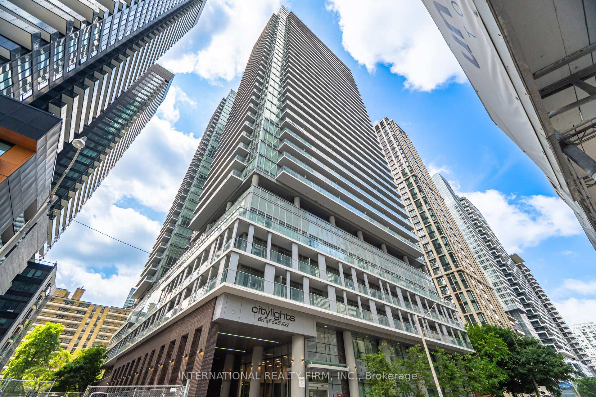 Photo 1 of Unit 710, 99 Broadway Avenue, Toronto, Mount Pleasant West — HOMEH