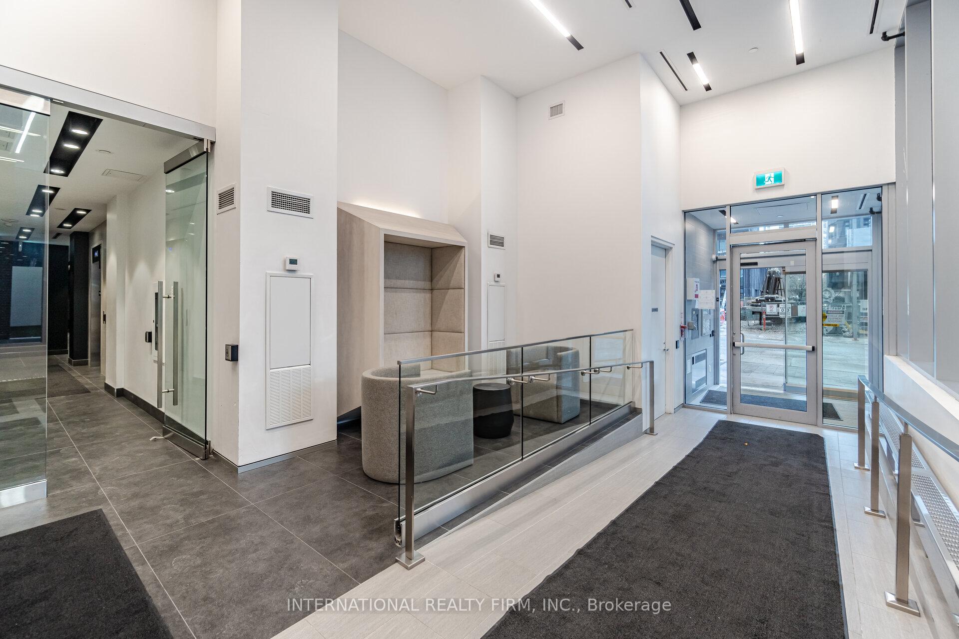 Photo 4 of Unit 710, 99 Broadway Avenue, Toronto, Mount Pleasant West — HOMEH