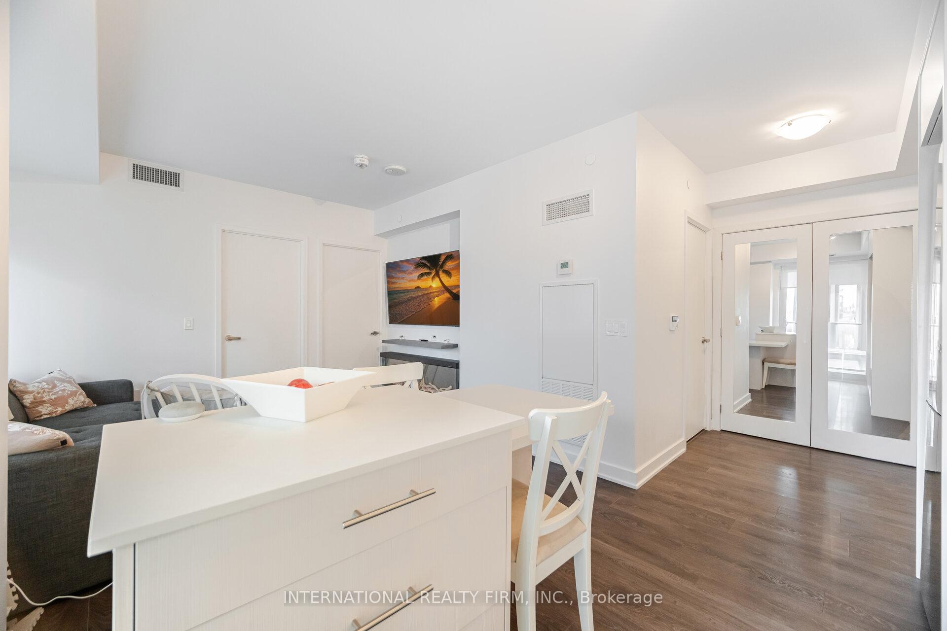 Photo 10 of Unit 710, 99 Broadway Avenue, Toronto, Mount Pleasant West — HOMEH