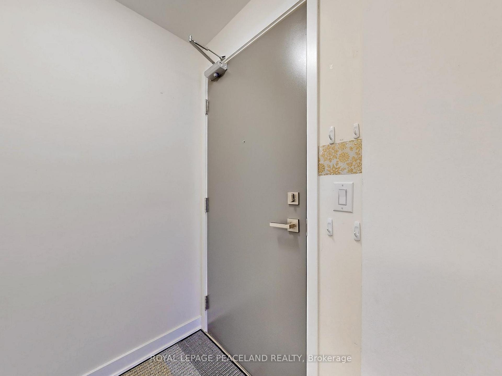 Photo 5 of Unit 910, 17 Dundonald Street, Toronto, Church-Yonge Corridor — HOMEH