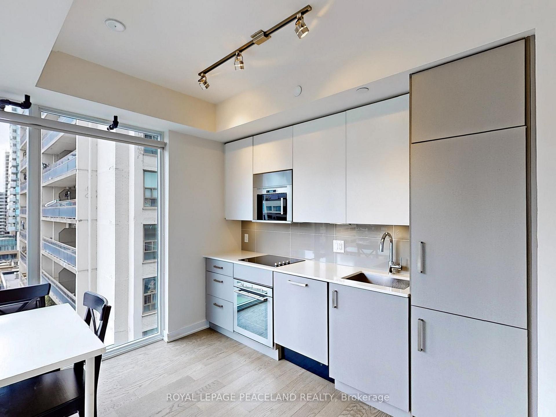 Photo 11 of Unit 910, 17 Dundonald Street, Toronto, Church-Yonge Corridor — HOMEH