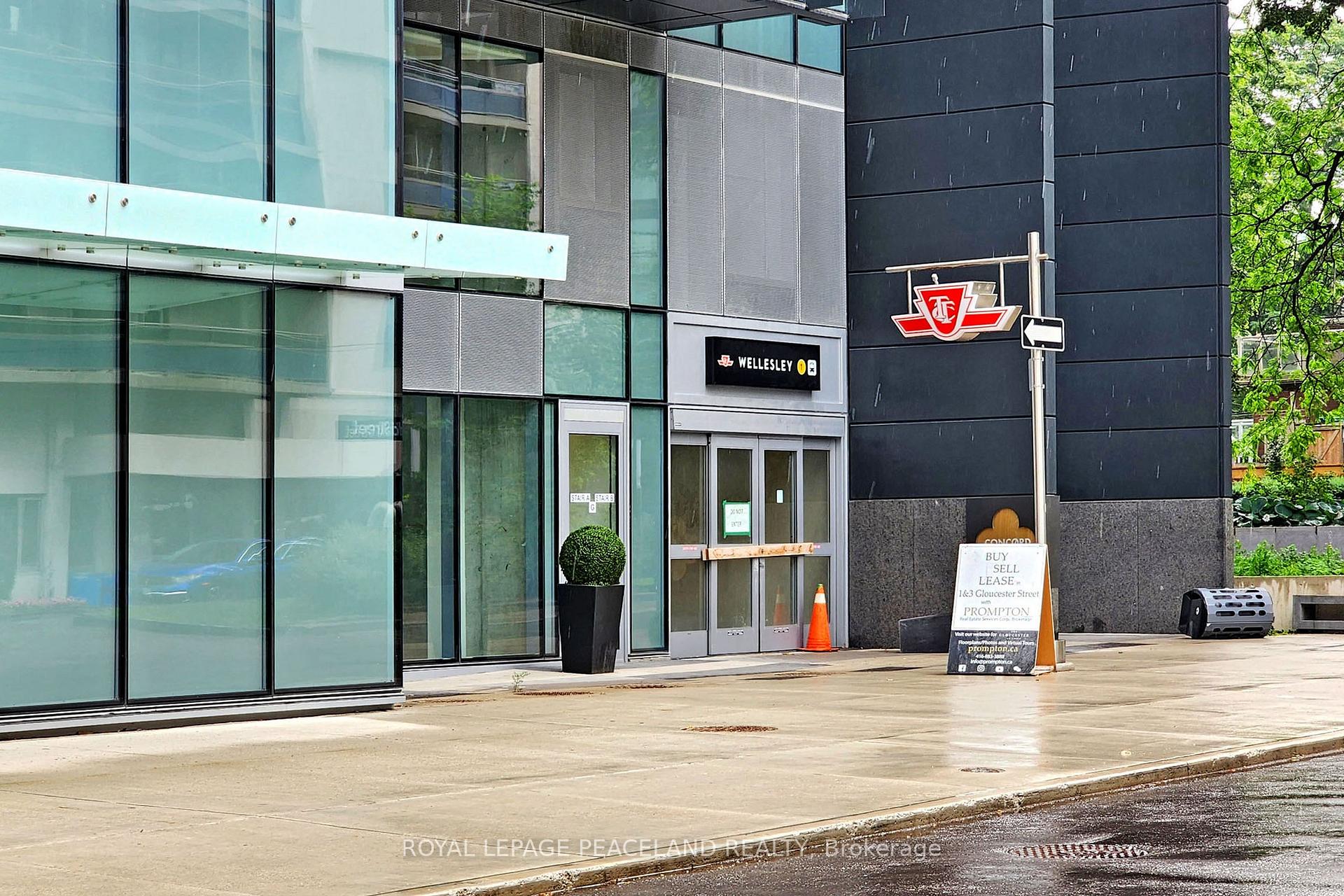 Photo 13 of Unit 910, 17 Dundonald Street, Toronto, Church-Yonge Corridor — HOMEH