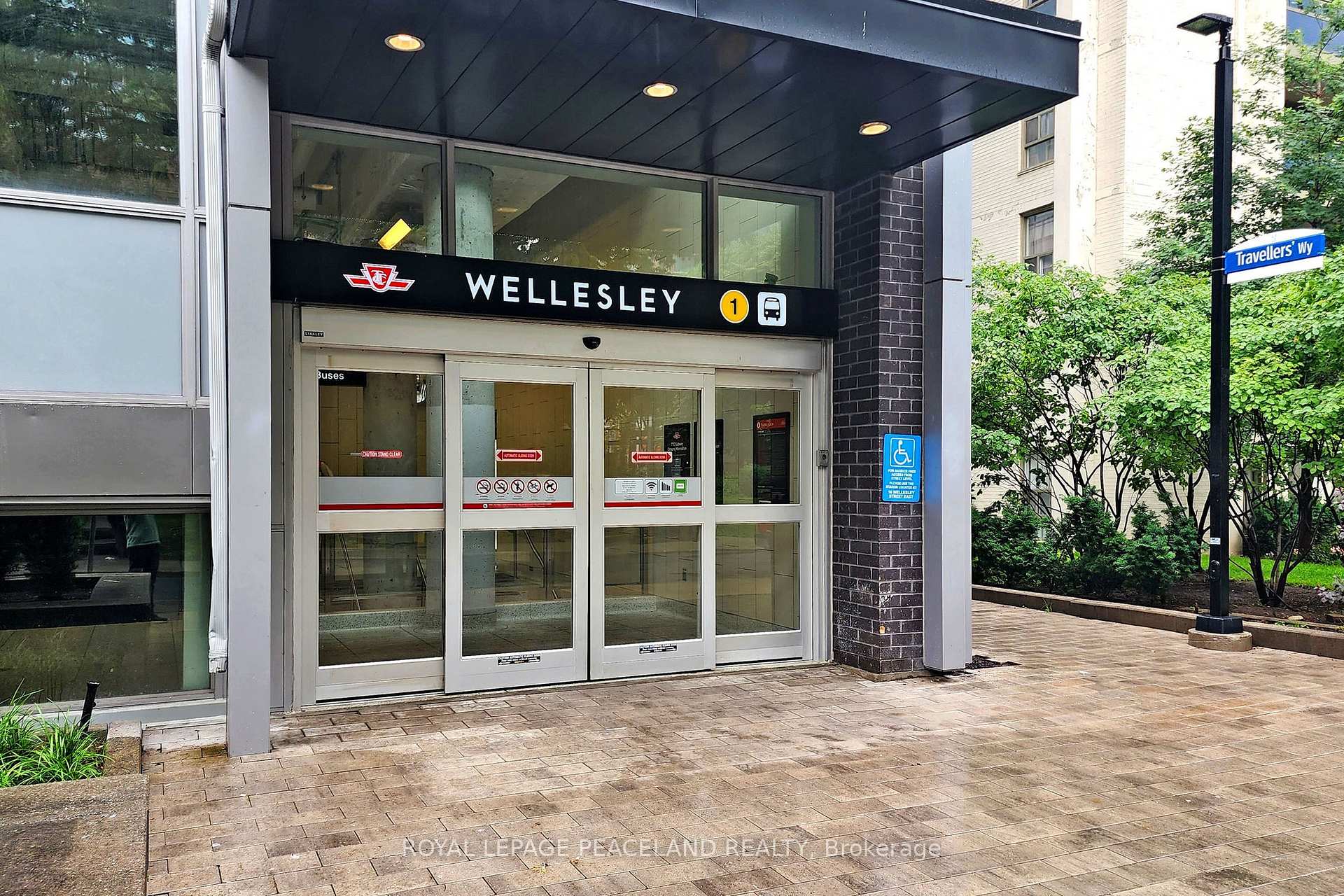 Photo 14 of Unit 910, 17 Dundonald Street, Toronto, Church-Yonge Corridor — HOMEH