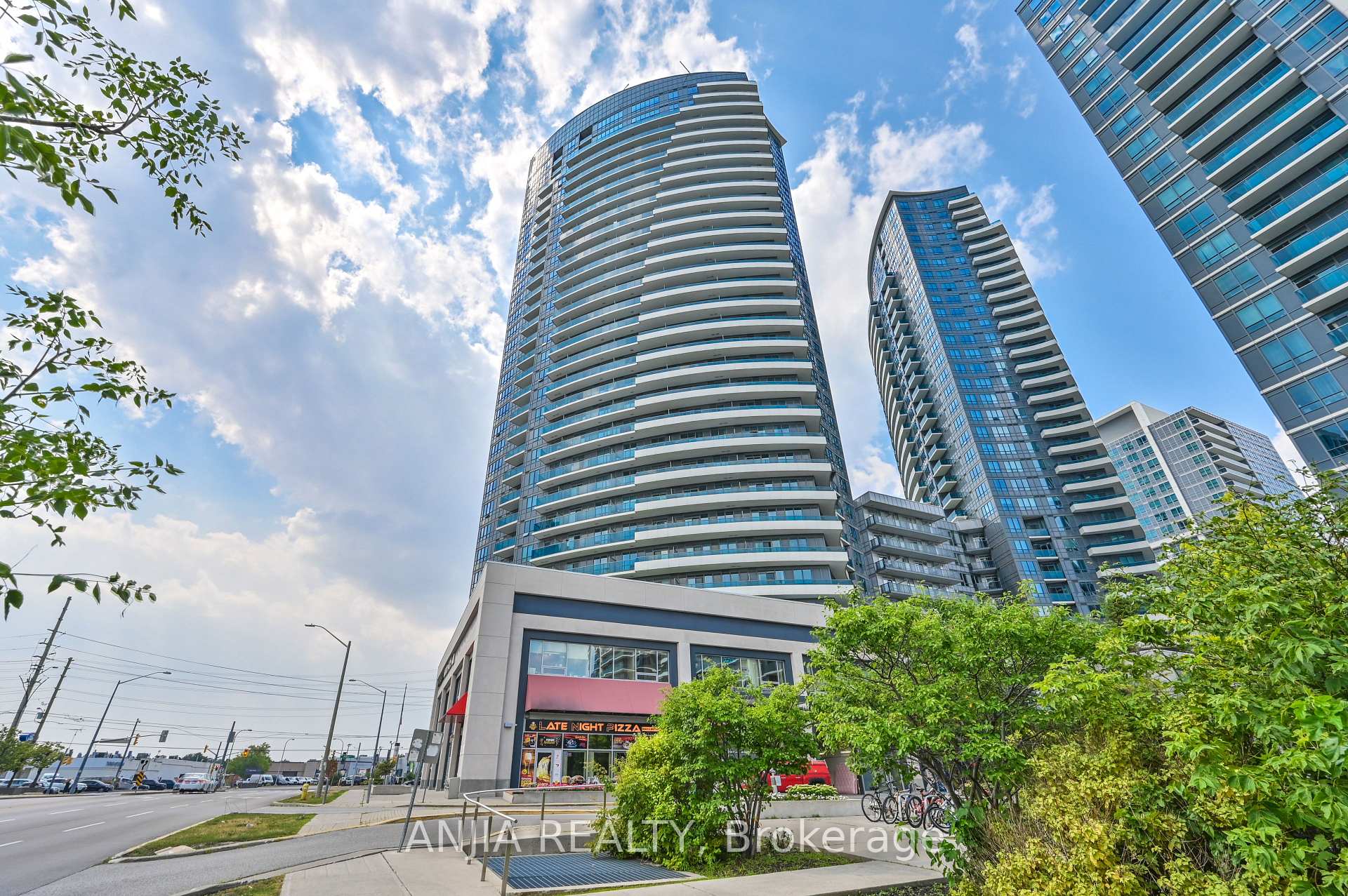 Photo 1 of Unit 1032, 7161 Yonge Street, Markham, Thornhill — HOMEH