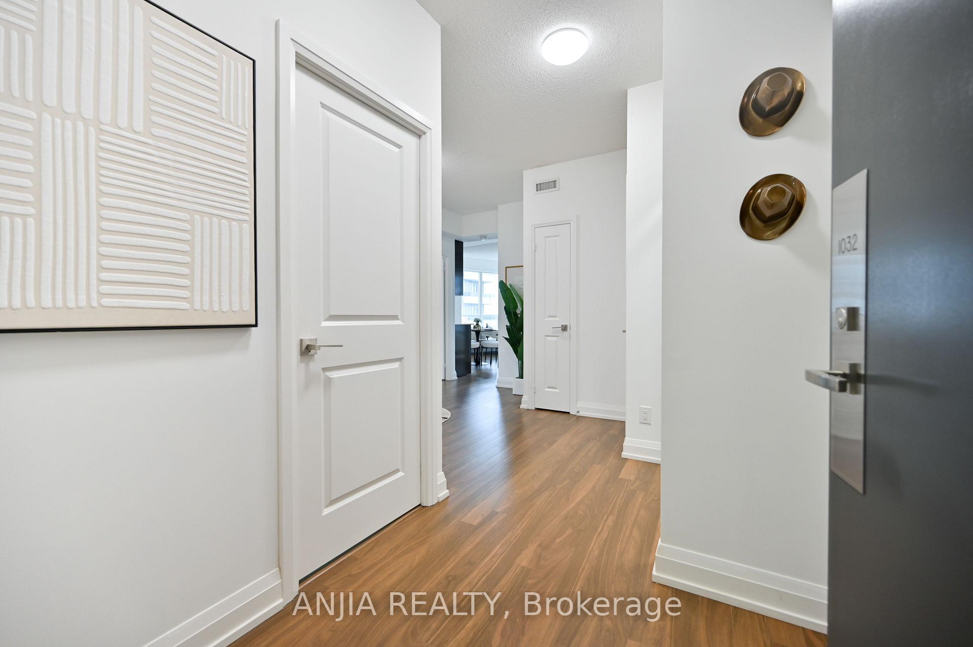 Photo 2 of Unit 1032, 7161 Yonge Street, Markham, Thornhill — HOMEH