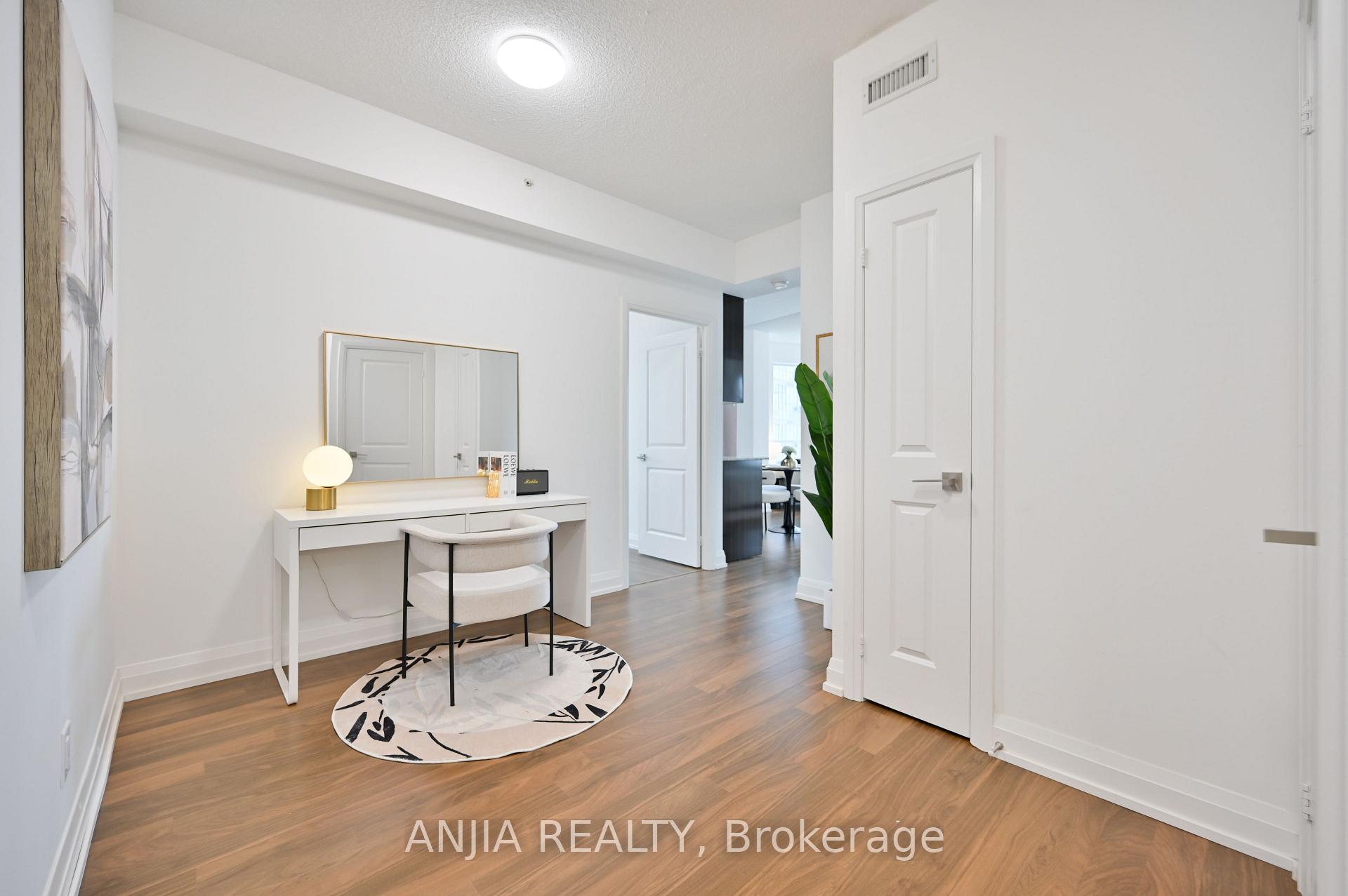 Photo 4 of Unit 1032, 7161 Yonge Street, Markham, Thornhill — HOMEH