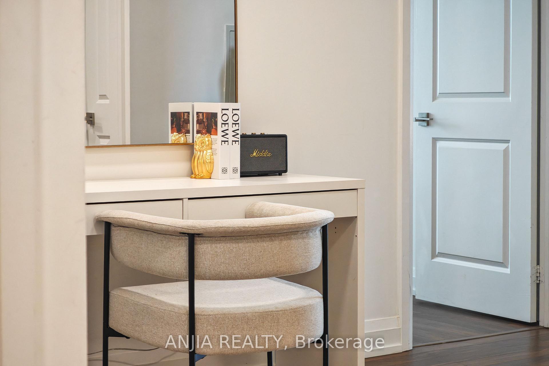 Photo 5 of Unit 1032, 7161 Yonge Street, Markham, Thornhill — HOMEH