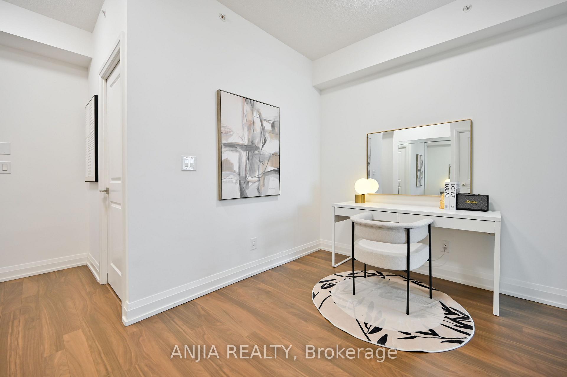 Photo 6 of Unit 1032, 7161 Yonge Street, Markham, Thornhill — HOMEH