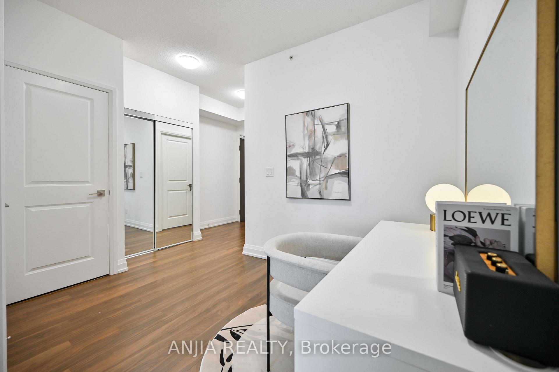 Photo 7 of Unit 1032, 7161 Yonge Street, Markham, Thornhill — HOMEH