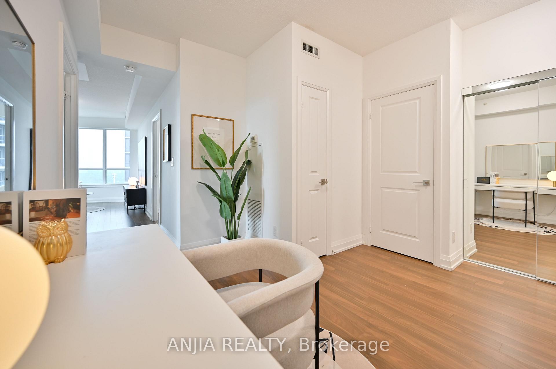 Photo 8 of Unit 1032, 7161 Yonge Street, Markham, Thornhill — HOMEH