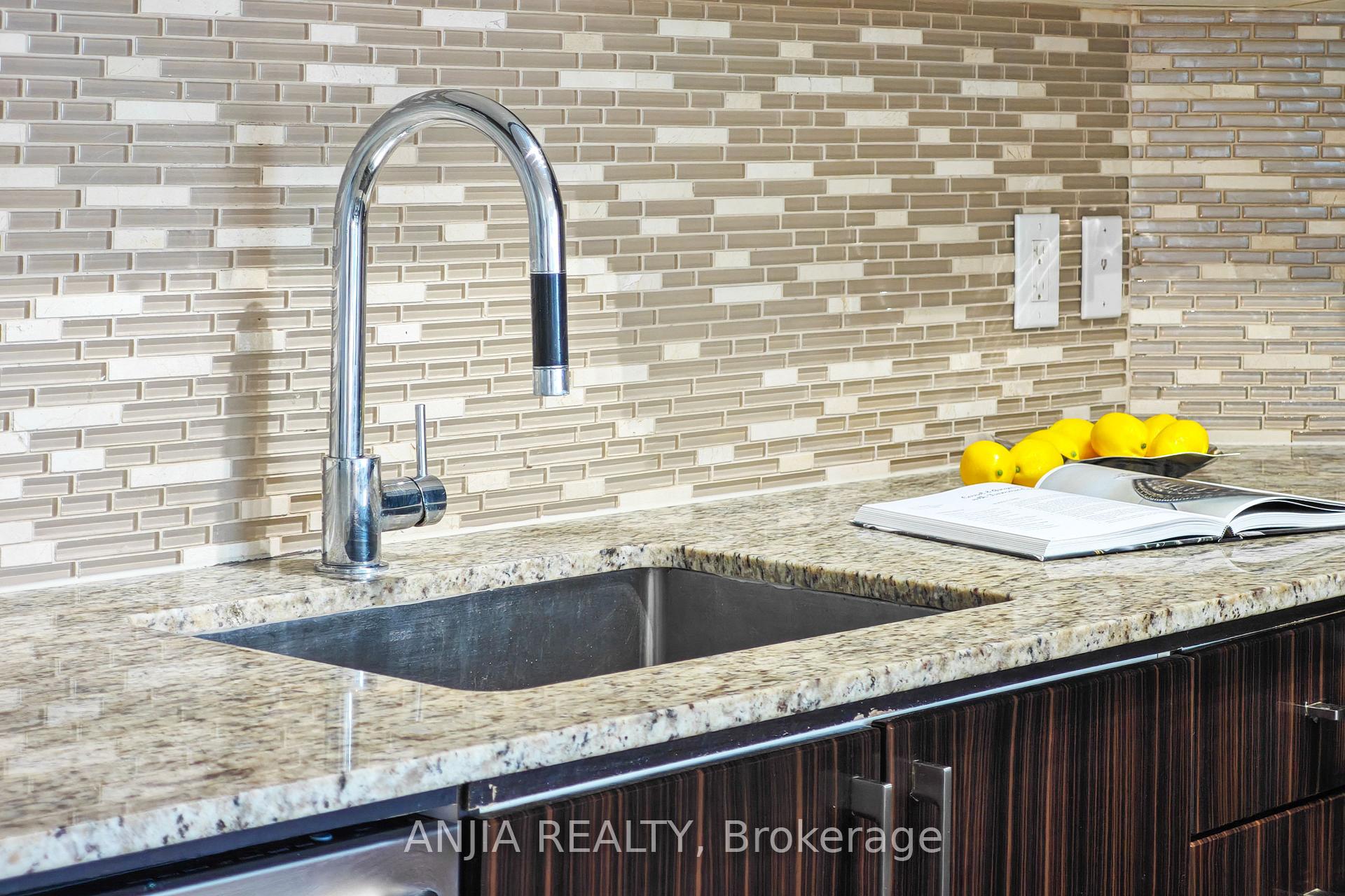 Photo 13 of Unit 1032, 7161 Yonge Street, Markham, Thornhill — HOMEH