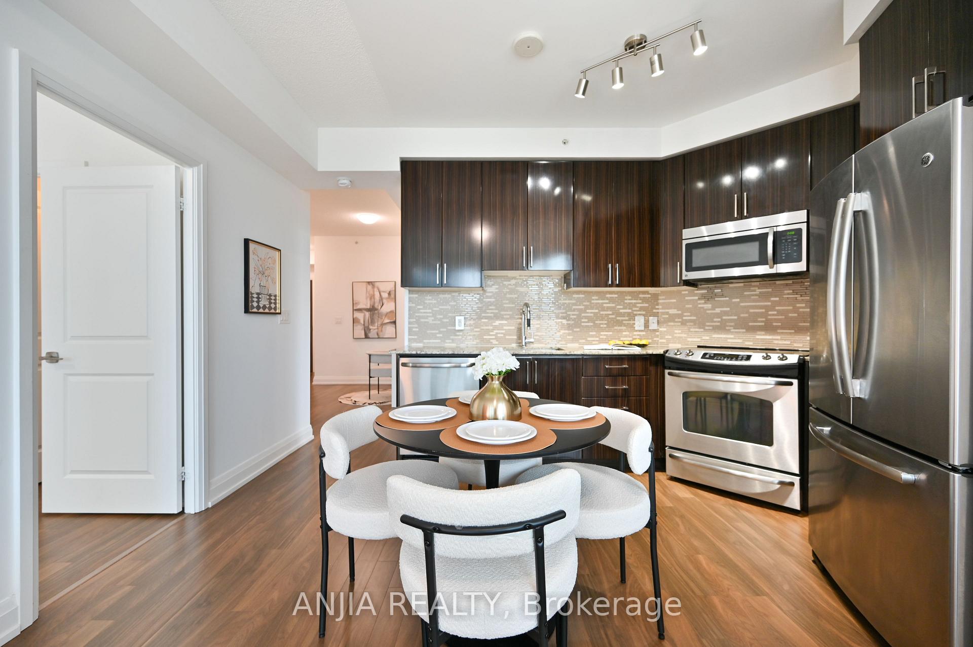 Photo 14 of Unit 1032, 7161 Yonge Street, Markham, Thornhill — HOMEH