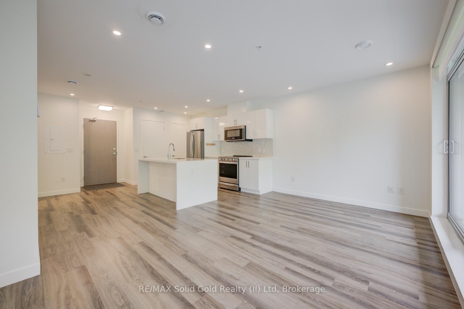Front of Unit 510, 455 Charlton Avenue E