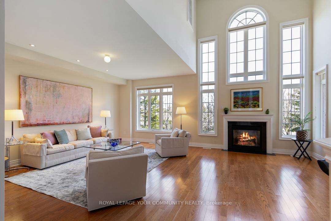 Photo 5 of 2 Stonecliffe Crescent, Aurora, Aurora Estates — HOMEH