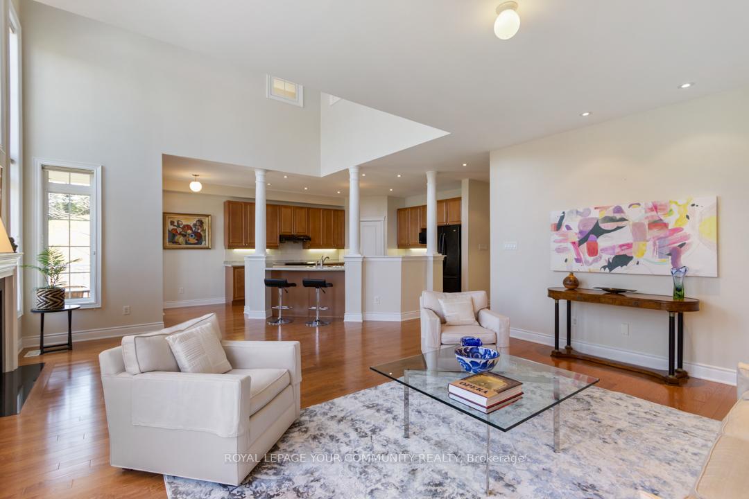 Photo 6 of 2 Stonecliffe Crescent, Aurora, Aurora Estates — HOMEH