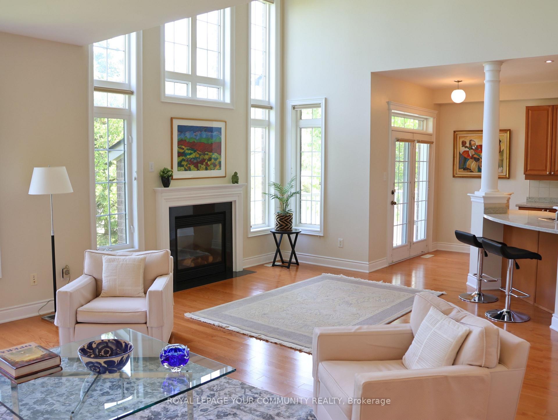 Photo 7 of 2 Stonecliffe Crescent, Aurora, Aurora Estates — HOMEH