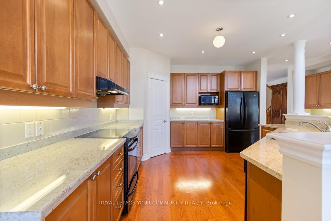 Photo 11 of 2 Stonecliffe Crescent, Aurora, Aurora Estates — HOMEH