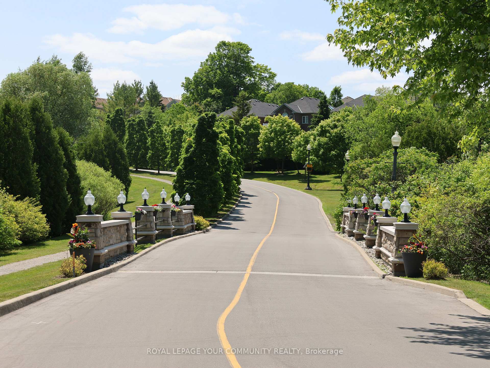 Photo 37 of 2 Stonecliffe Crescent, Aurora, Aurora Estates — HOMEH