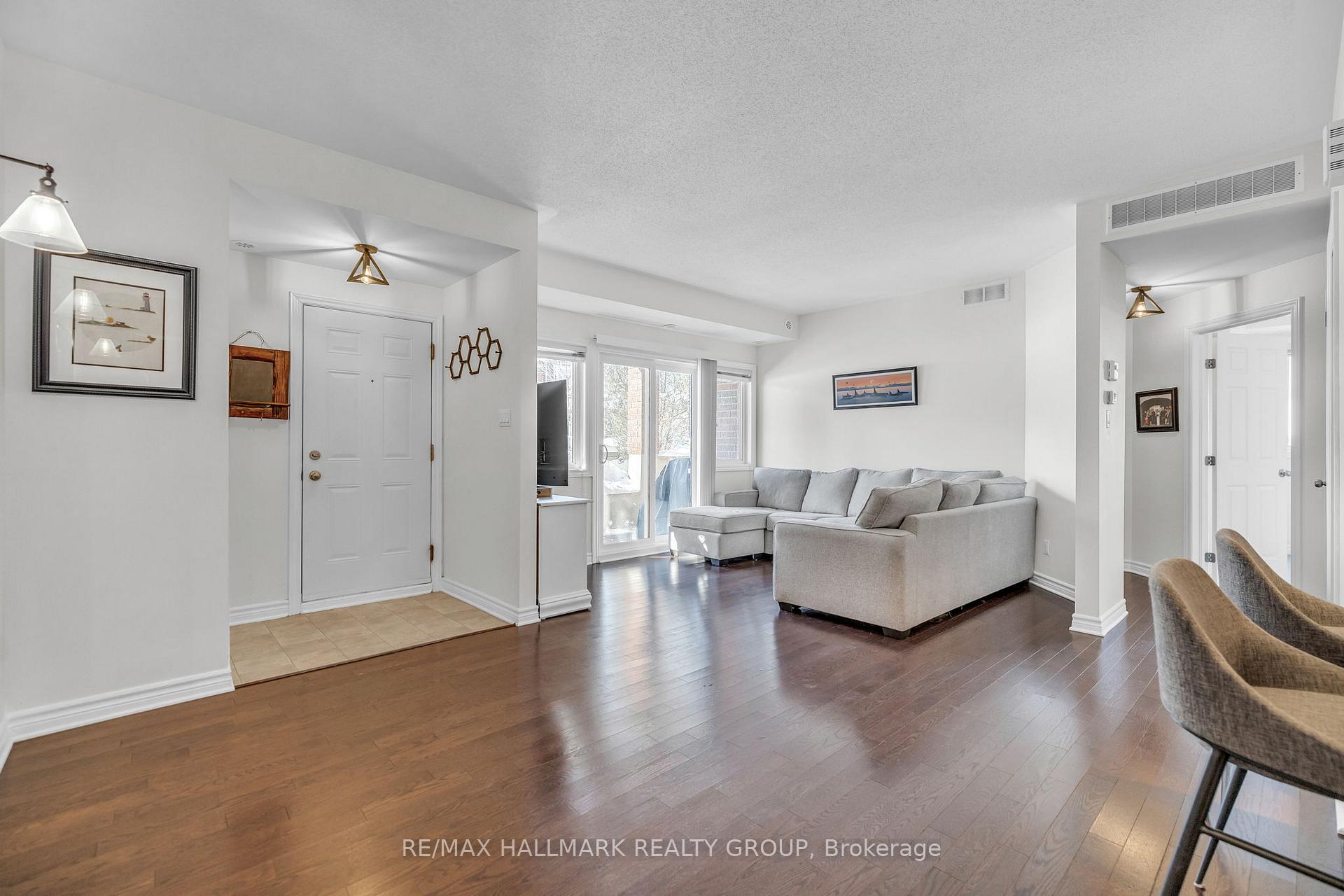 Photo 3 of Unit A, 105 Fraser Fields Way, Ottawa, Barrhaven - Heritage Park — HOMEH
