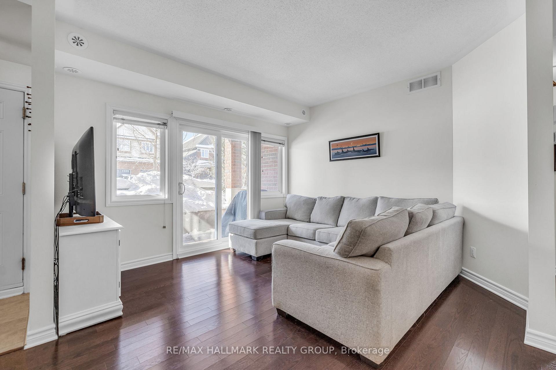 Photo 5 of Unit A, 105 Fraser Fields Way, Ottawa, Barrhaven - Heritage Park — HOMEH