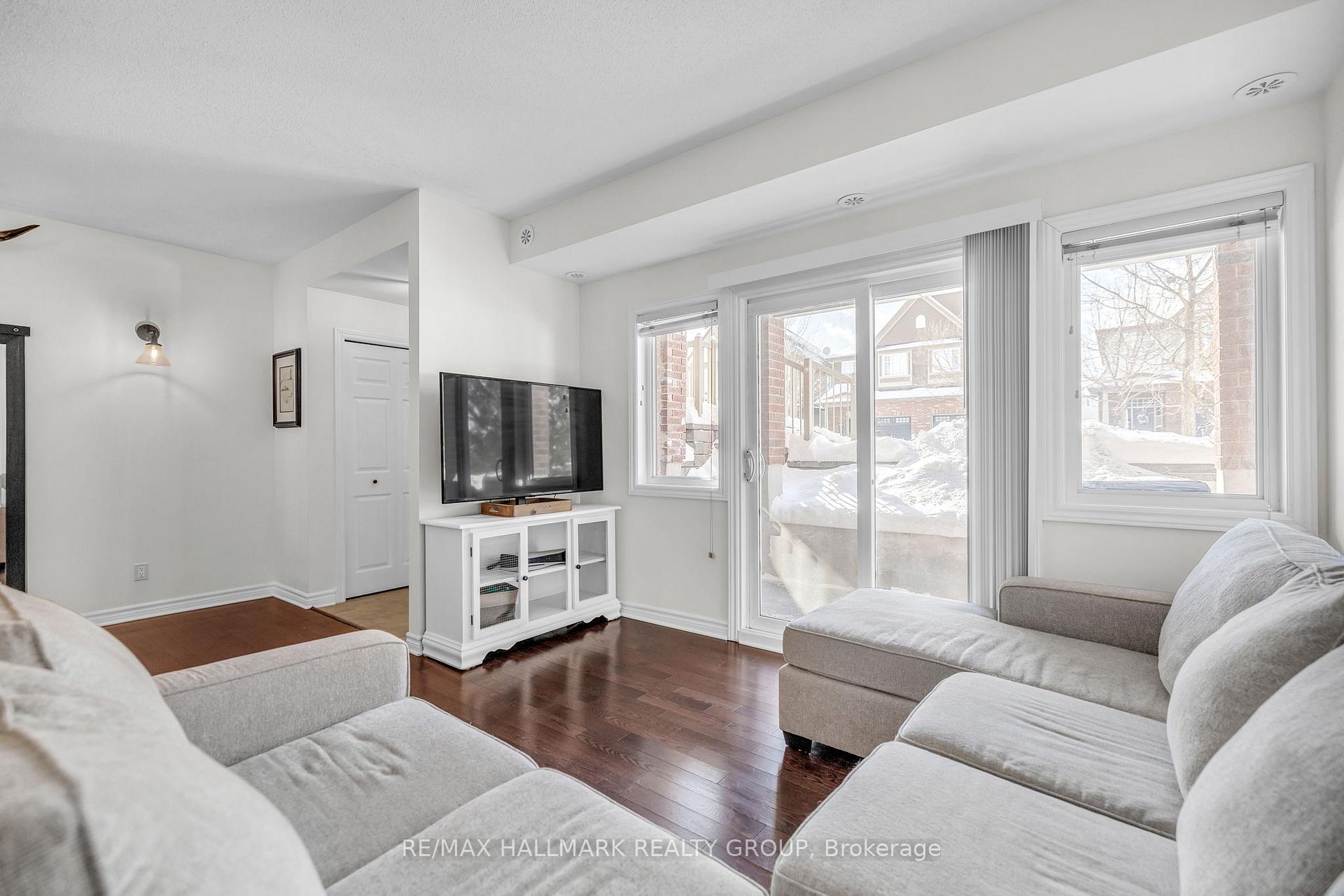 Photo 6 of Unit A, 105 Fraser Fields Way, Ottawa, Barrhaven - Heritage Park — HOMEH