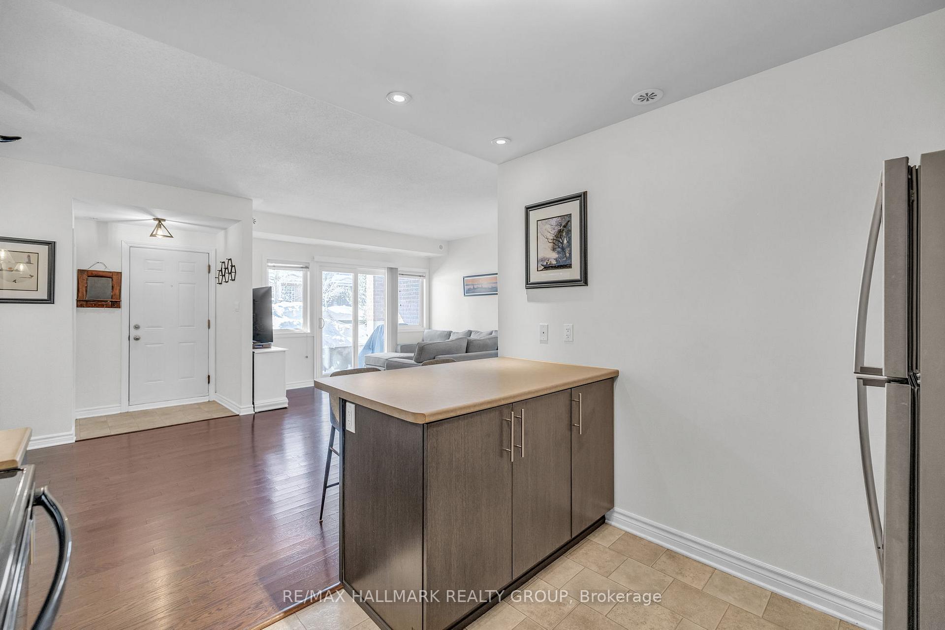 Photo 15 of Unit A, 105 Fraser Fields Way, Ottawa, Barrhaven - Heritage Park — HOMEH