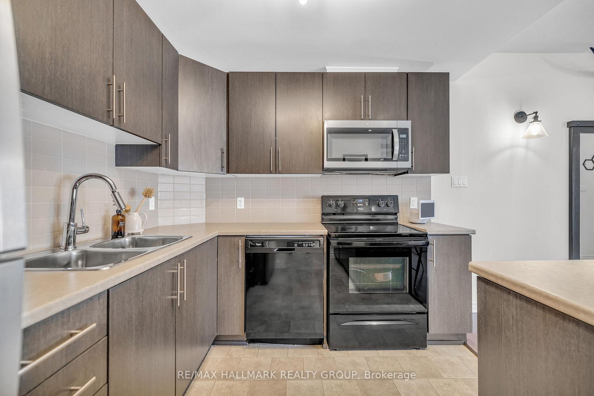 Photo 16 of Unit A, 105 Fraser Fields Way, Ottawa, Barrhaven - Heritage Park — HOMEH