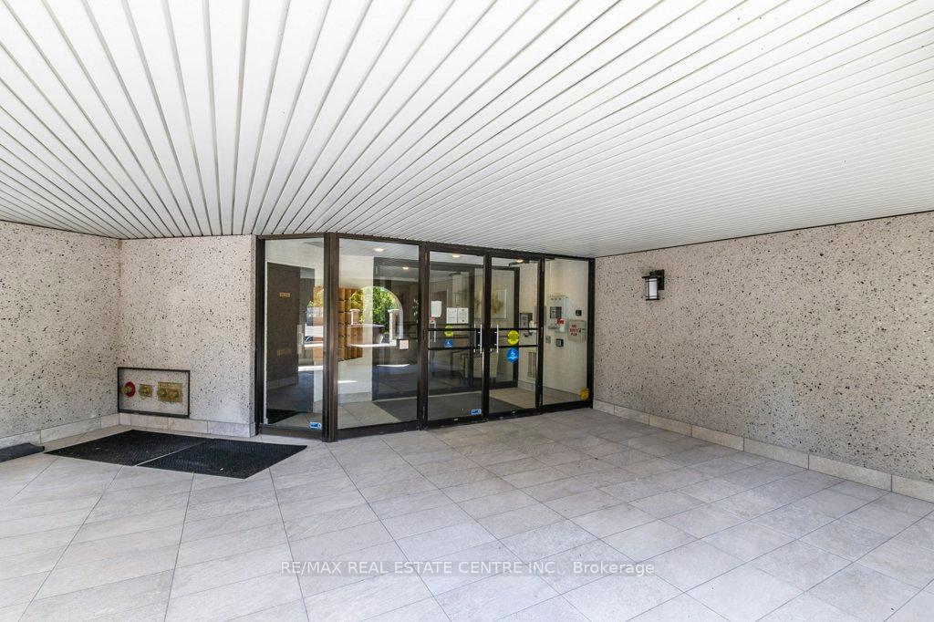 Photo 5 of Unit 11, 52 Blue Springs Drive, Waterloo — HOMEH