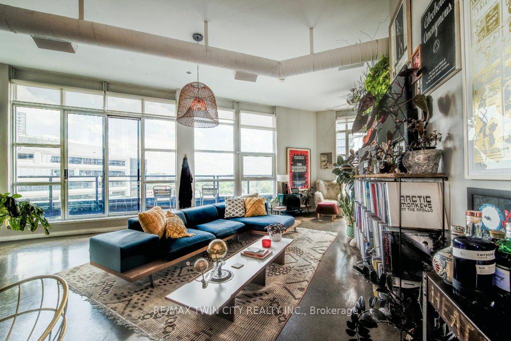 Photo 1 of Unit 608, 404 King Street W, Kitchener — HOMEH