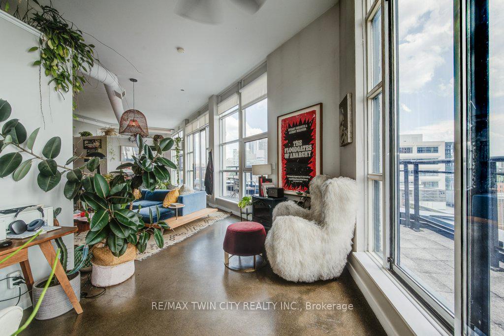 Photo 16 of Unit 608, 404 King Street W, Kitchener — HOMEH