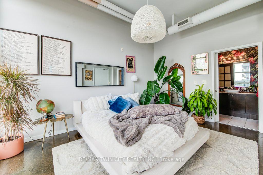 Photo 17 of Unit 608, 404 King Street W, Kitchener — HOMEH