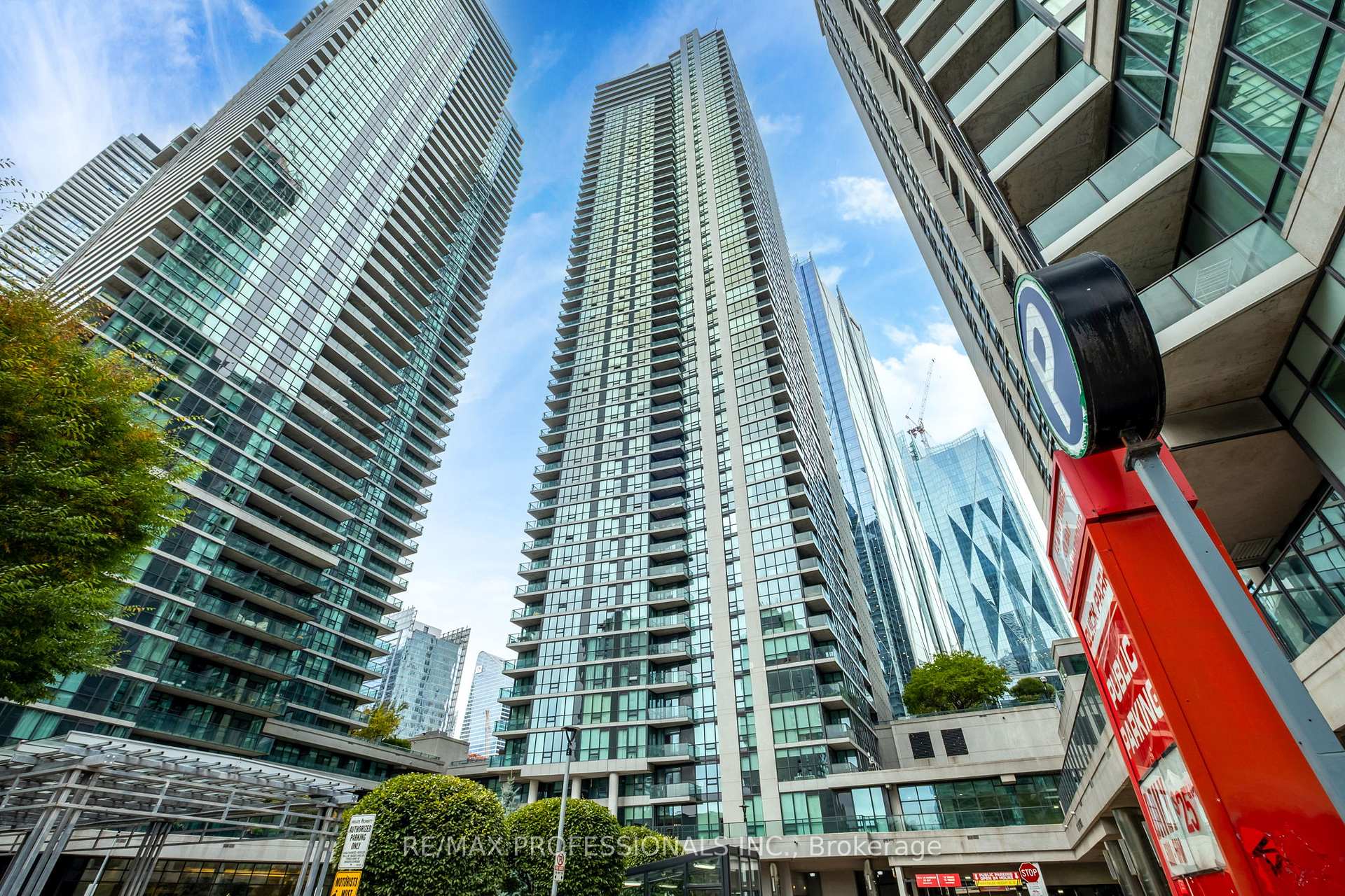 Photo 1 of Unit 5304, 16 Harbour Street, Toronto, Waterfront Communities — HOMEH