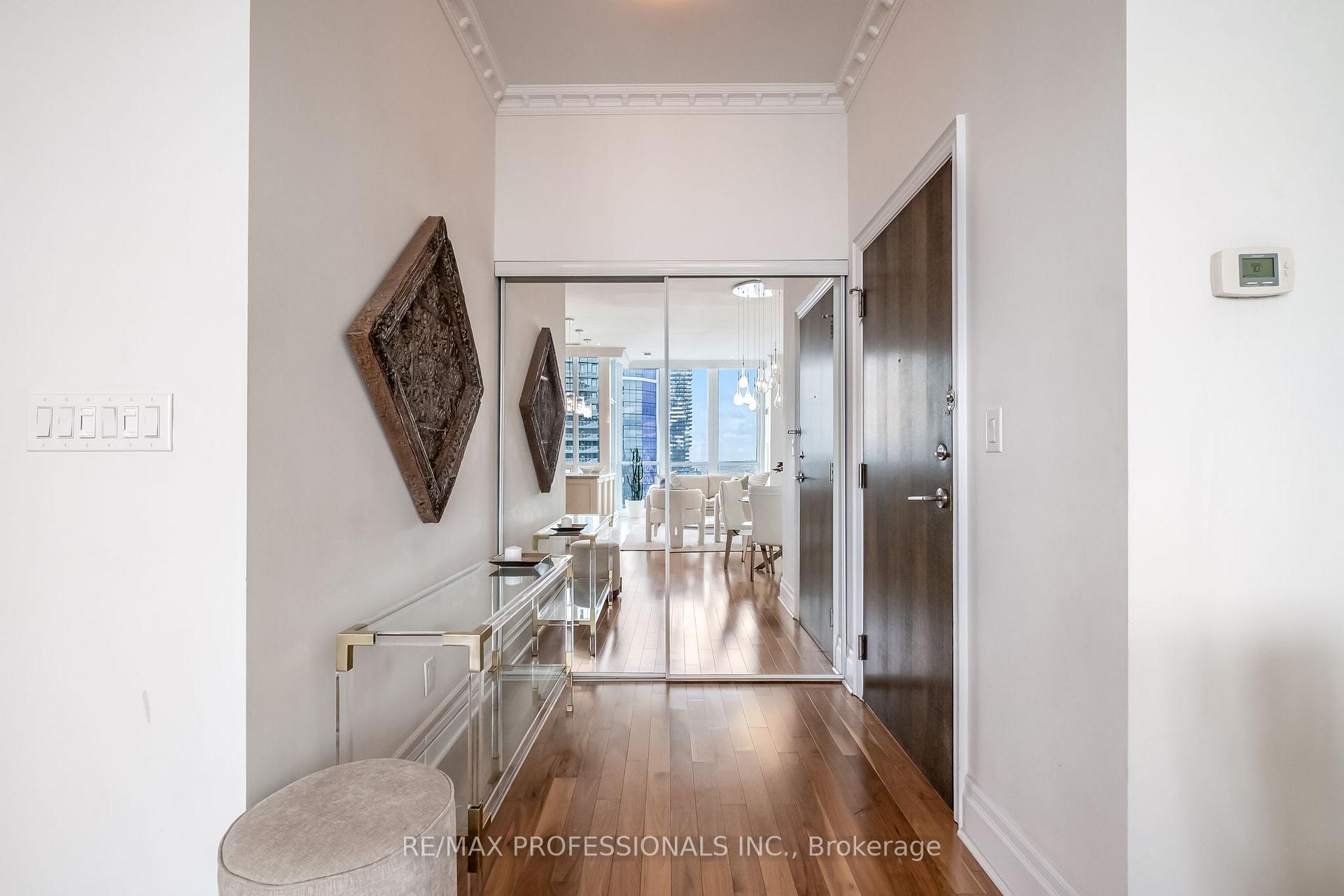 Photo 3 of Unit 5304, 16 Harbour Street, Toronto, Waterfront Communities — HOMEH