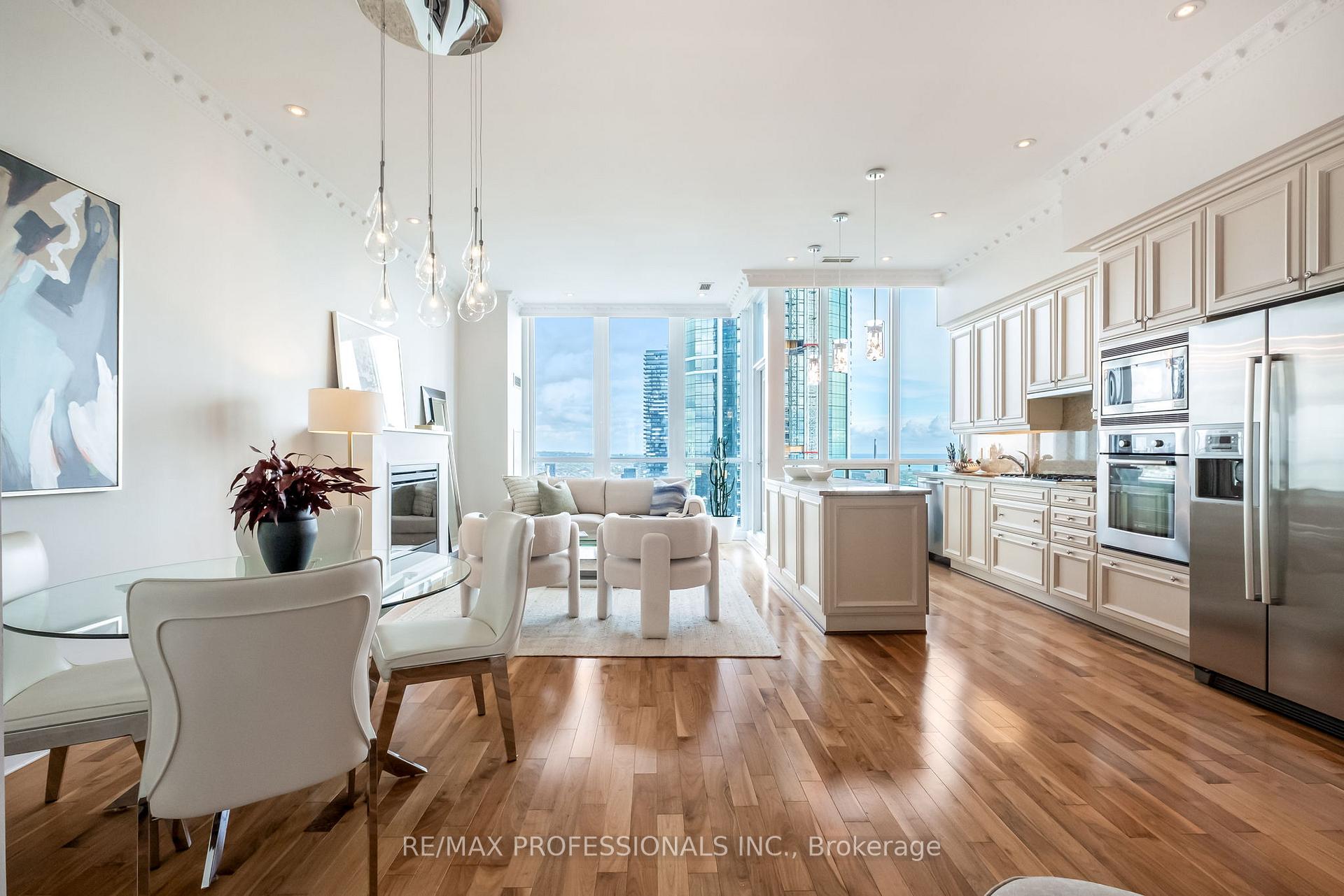 Photo 4 of Unit 5304, 16 Harbour Street, Toronto, Waterfront Communities — HOMEH