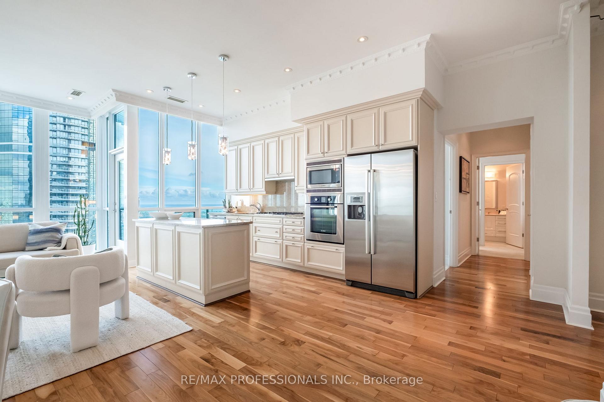 Photo 5 of Unit 5304, 16 Harbour Street, Toronto, Waterfront Communities — HOMEH