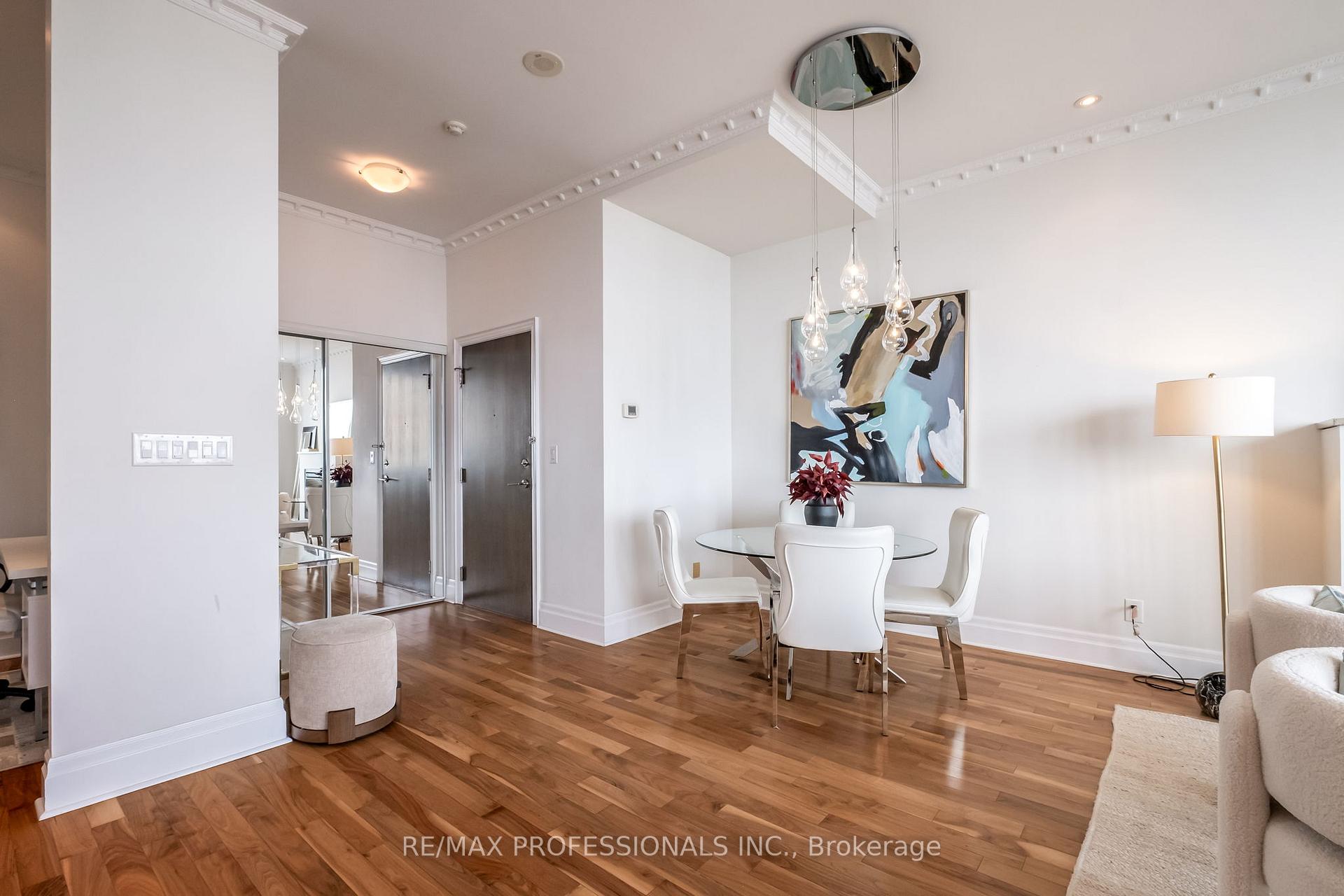 Photo 6 of Unit 5304, 16 Harbour Street, Toronto, Waterfront Communities — HOMEH