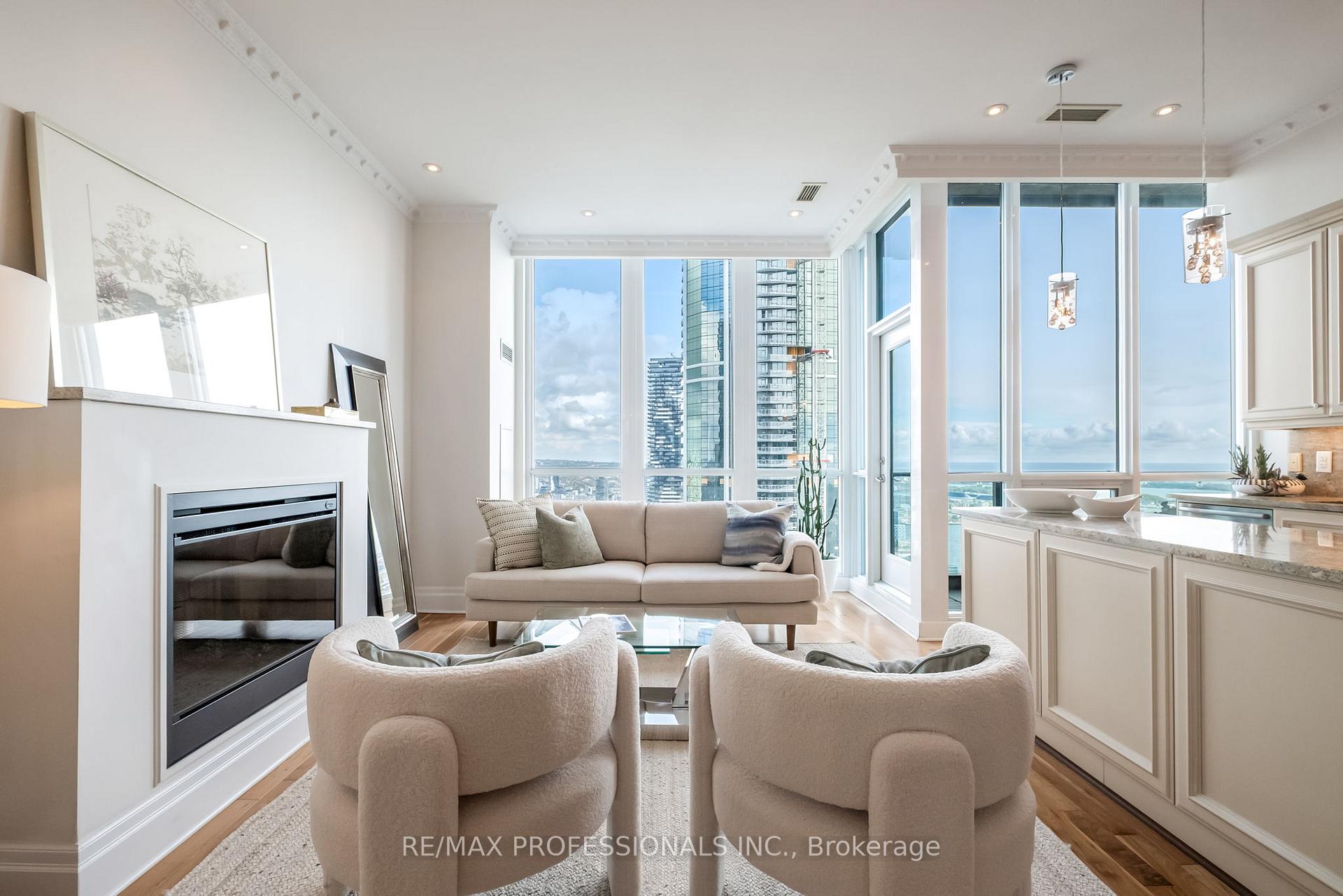 Photo 10 of Unit 5304, 16 Harbour Street, Toronto, Waterfront Communities — HOMEH