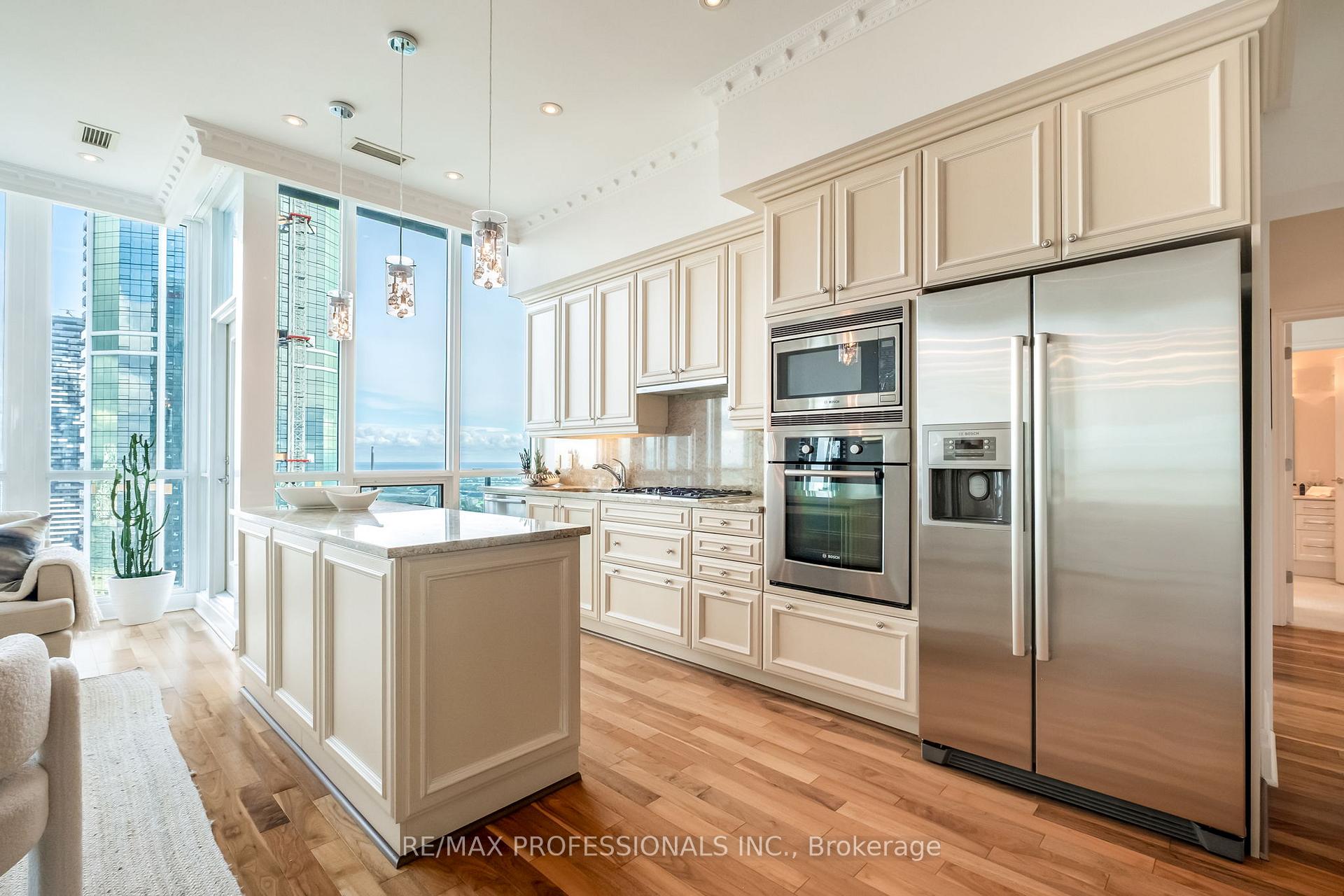 Photo 13 of Unit 5304, 16 Harbour Street, Toronto, Waterfront Communities — HOMEH