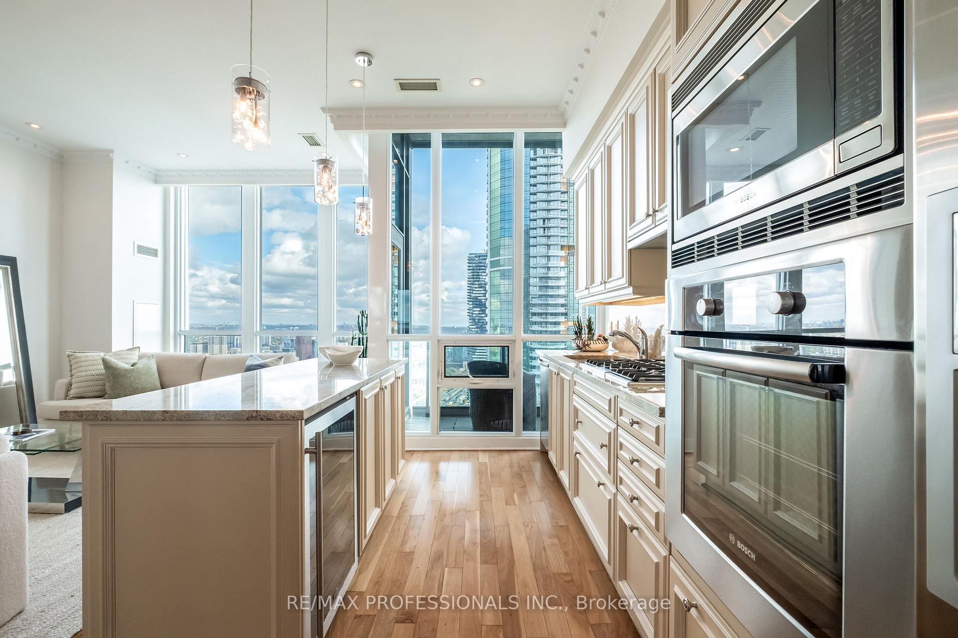 Photo 14 of Unit 5304, 16 Harbour Street, Toronto, Waterfront Communities — HOMEH
